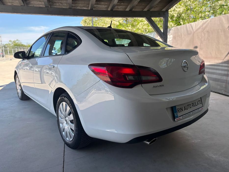 Opel Astra Impecabila ~ TVA 21% - Sedan Benzina 140 CP ~ Cutie manuala