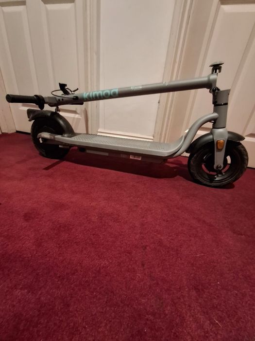Vând trotineta electrica