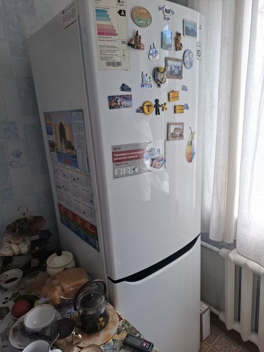 Холодильник большой