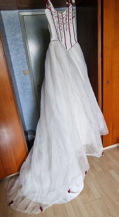 Булчинска рокля на английската марка Sincerity, размер 52