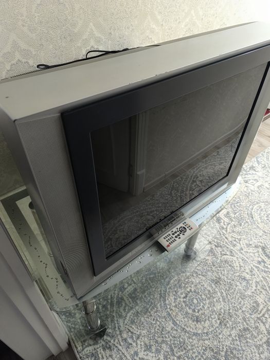 Продаётся телевизор с подставкой