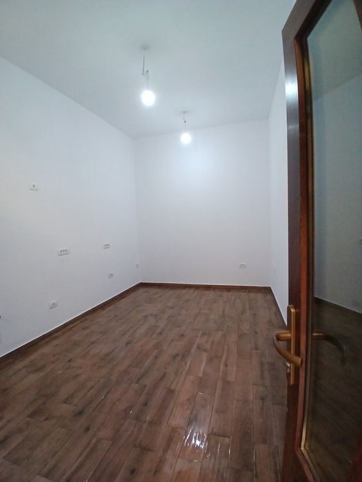 Vand urgent apartament ultracentral la vila parter