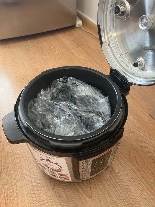 Продавам нов мултикукър Тефал