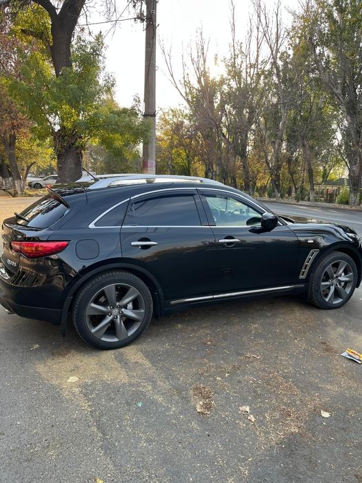 Инфинити QX 70.             .