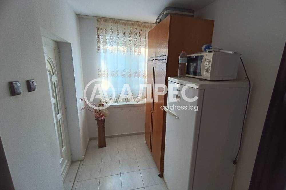 Къща в кв. "Бели Лом", в района на малката джамия.