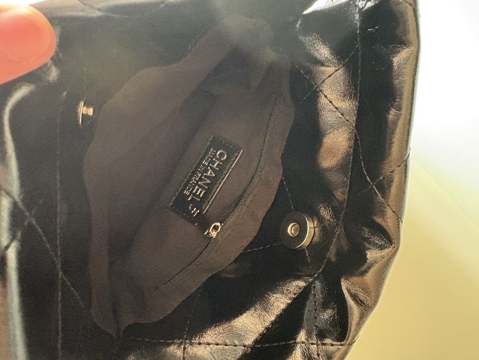 Продавам чанта на CHANEL