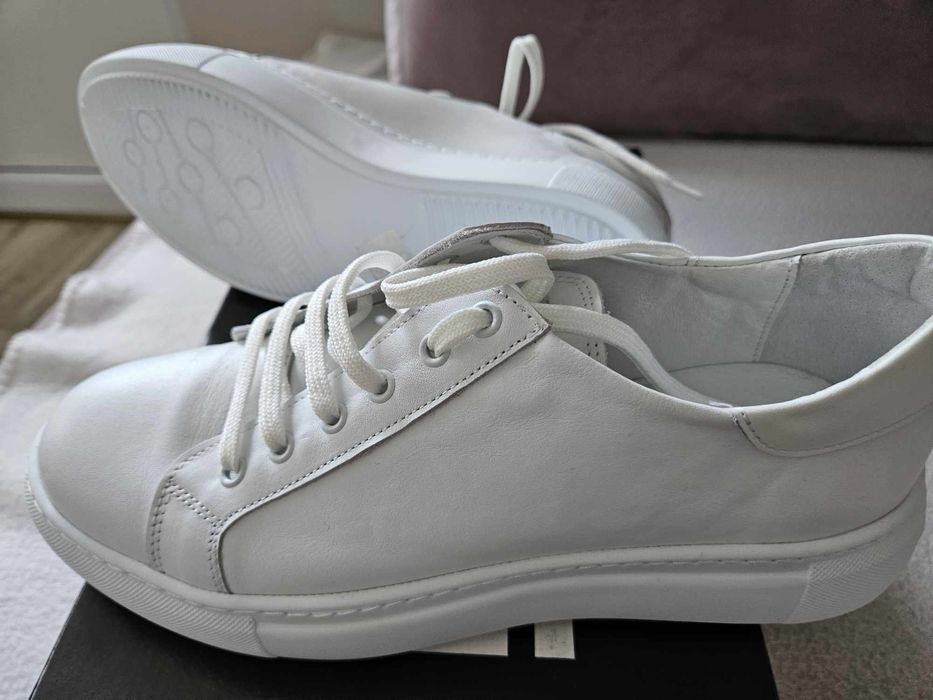 Спортно-елагнтни обувки от естествена кожа