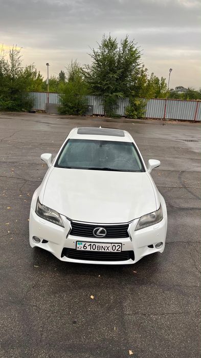 Автомобиль Lexus GS350
