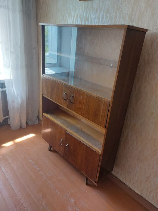 Советский шкаф сервант и полки СССР