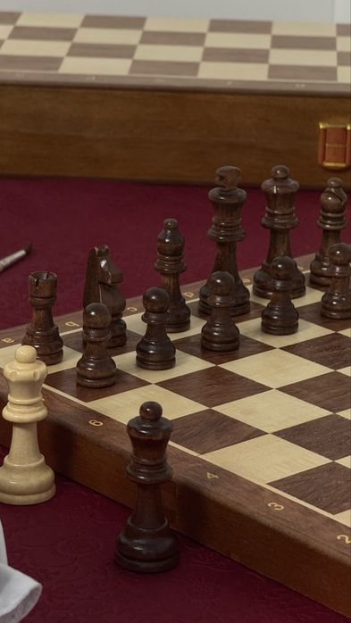 Настольные шахматы