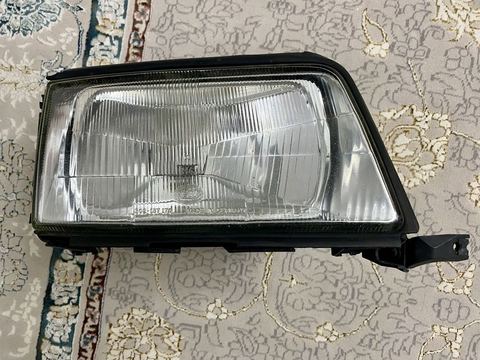 Фара Ауди 100 с4