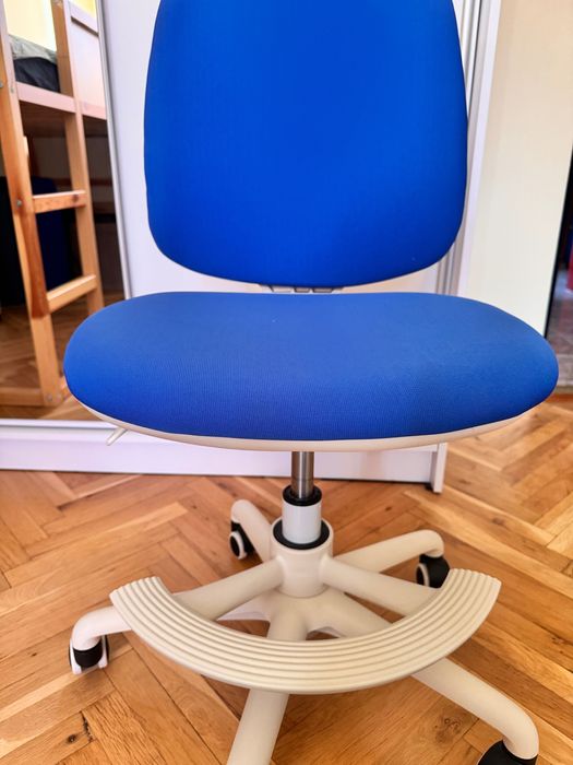 Ученически стол подходящ за деца до 10г.