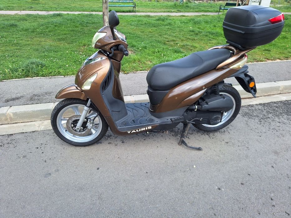 Scooter 125 Tauris Avienda