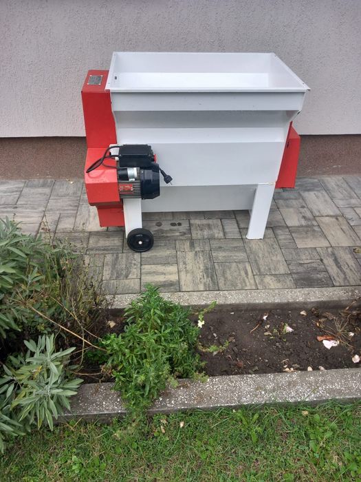 Zdrobitoare cu desciorchinator