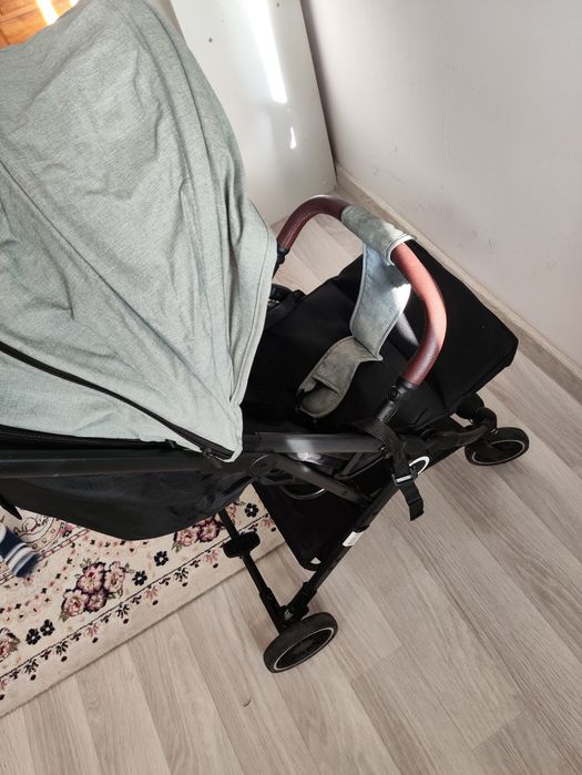 Продам прогулочную коляску