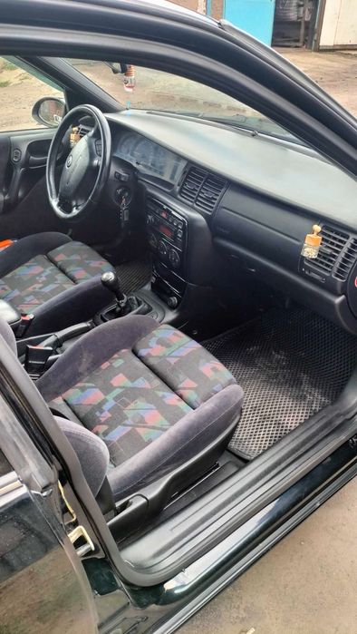 Продам опель вектора б 1.8