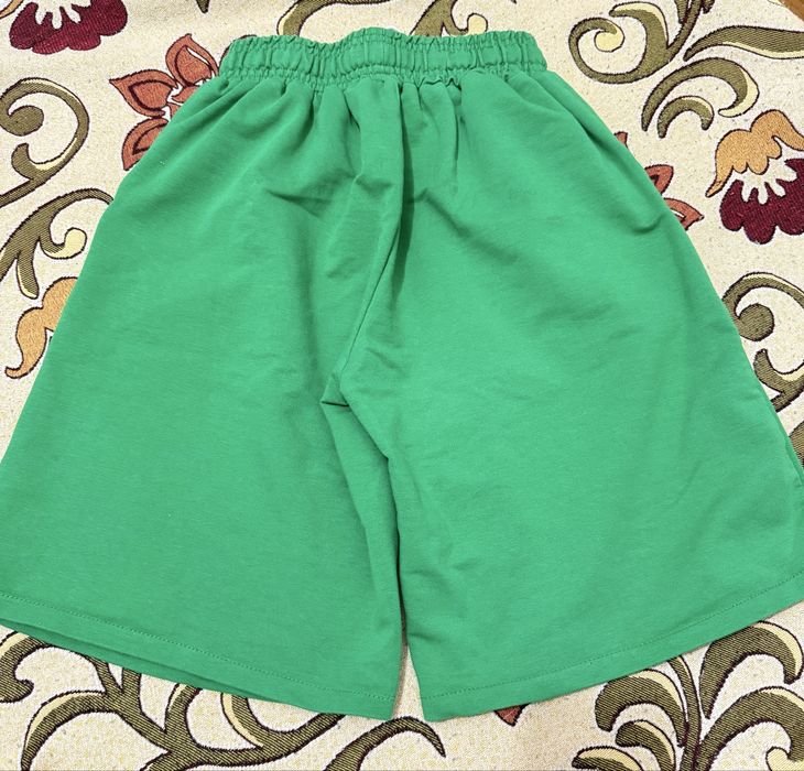 Зелёные шорты на резинке