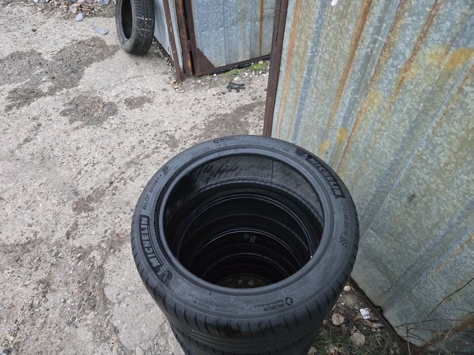 2бр. 275 40 19 Michelin летни.