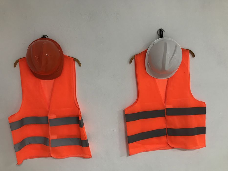 Продам каска и жилет