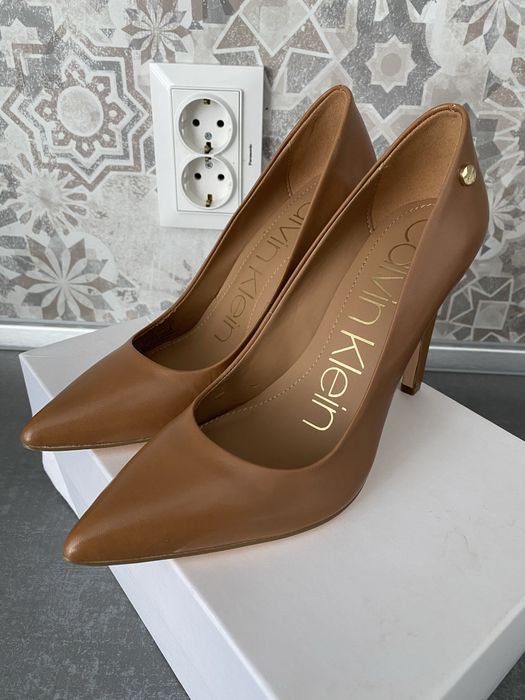 Елегантни обувки Calvin Klein