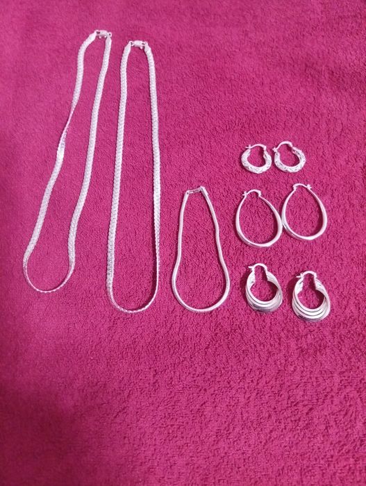 Vând glabonțuri din argint noi preț pe bucată 50 RON