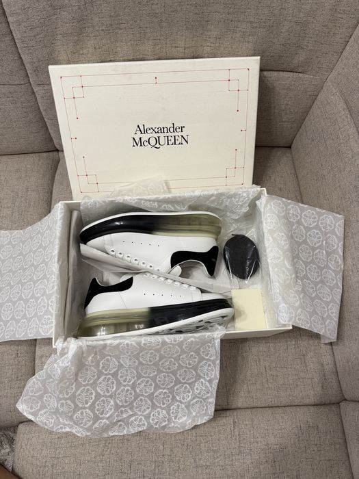 Sneakersi Alexander McQueen , noi , originali, marime 37