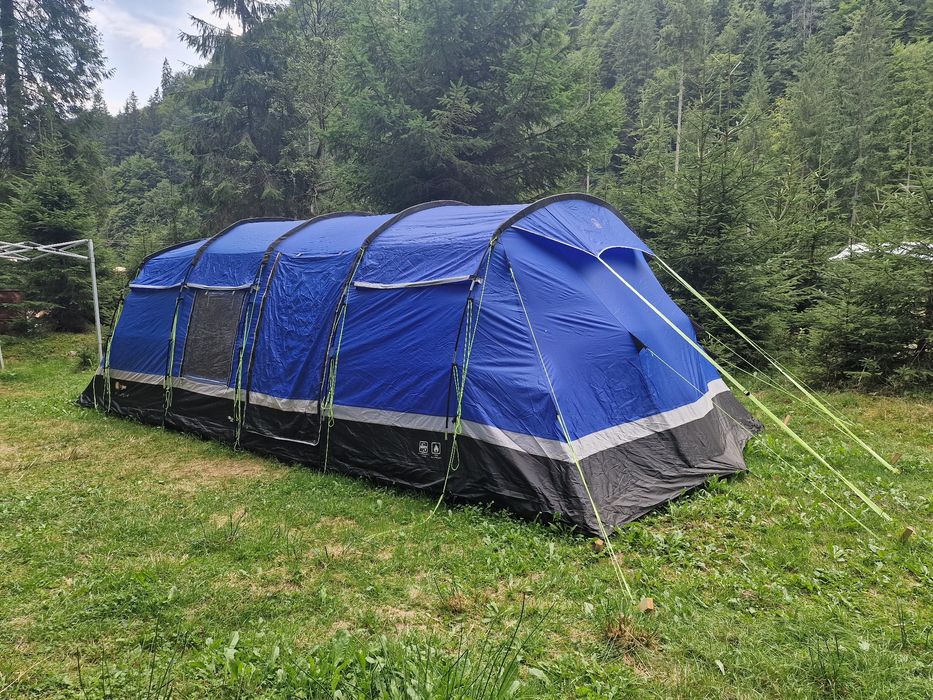 Cort 8 persoane, 2 dormitoare, 2 intrari