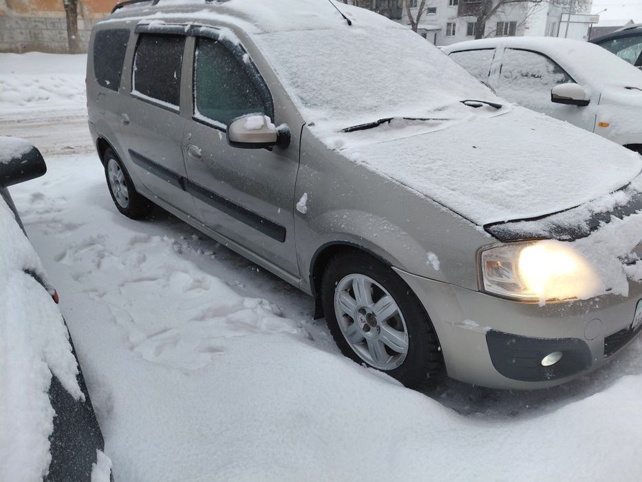 Ларгус 2014  16 клапанов Рено. 7 мест