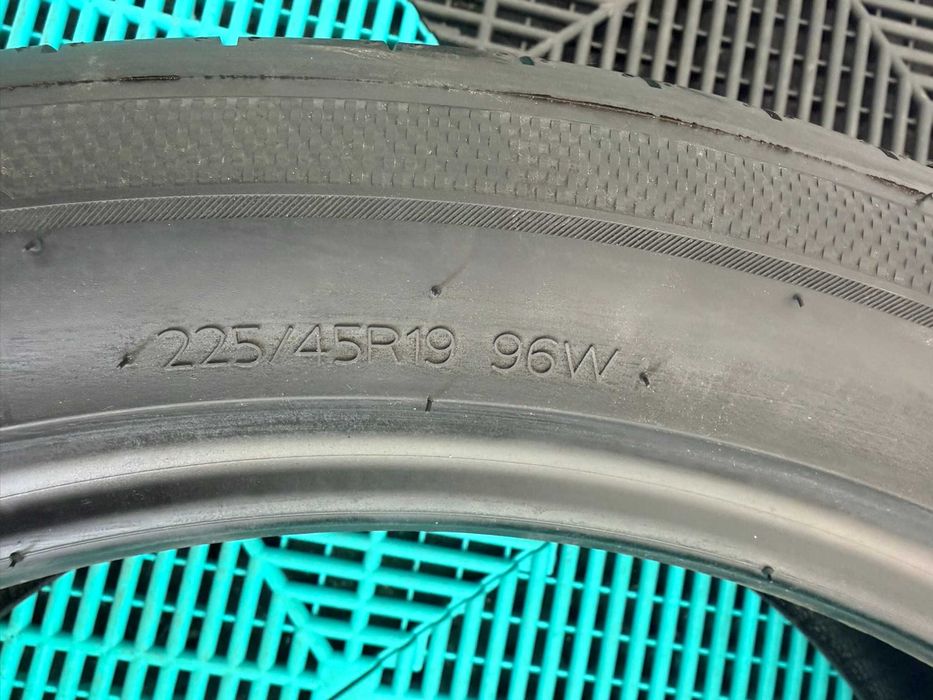 Set anvelope noi vara 225 45 r19 Hankook Ventus S1 Evo3 96w dot iunie 2022