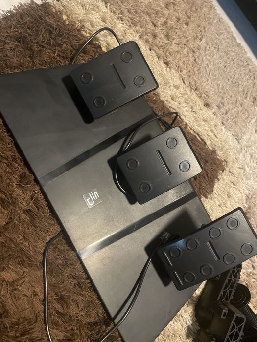 Vand ps 4 cu maneta, patru jocuri + volan pedale schimbator