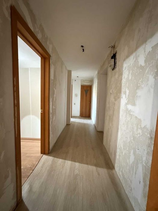 Продам 2к 12мкр кирпичный дом