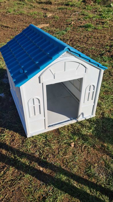 Пластмасова къща за куче