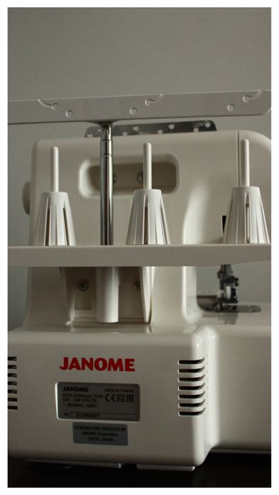 Оверлок машина janome