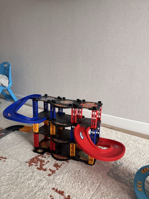 Продам парковку доя машинок