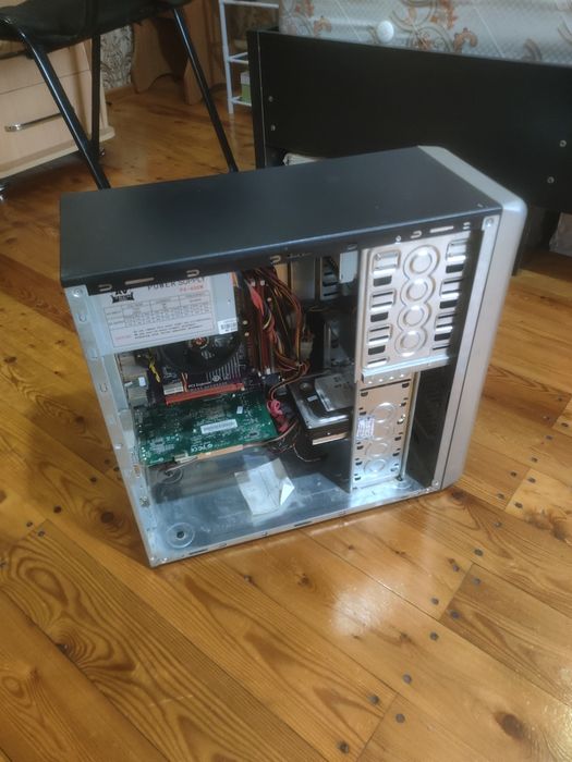 Kompyuter, monitor bilan
