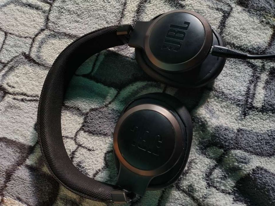 Vând căști  de la "JBL,,