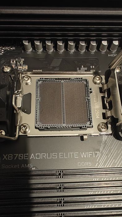 Placa de baza GIGABYTE X870E AORUS ELITE WIFI7, AM5, DDR5, Wi-Fi