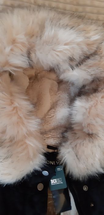 Якета чисто нови!