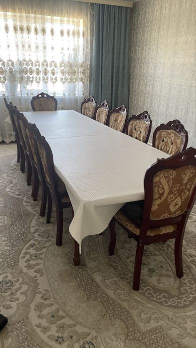 Продается стол и стулья в хорошем состоянии