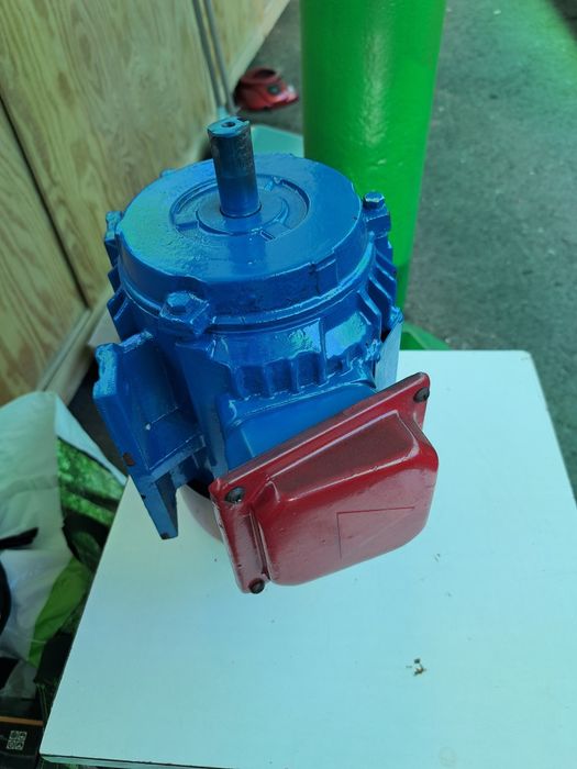 Vând motor trifazic