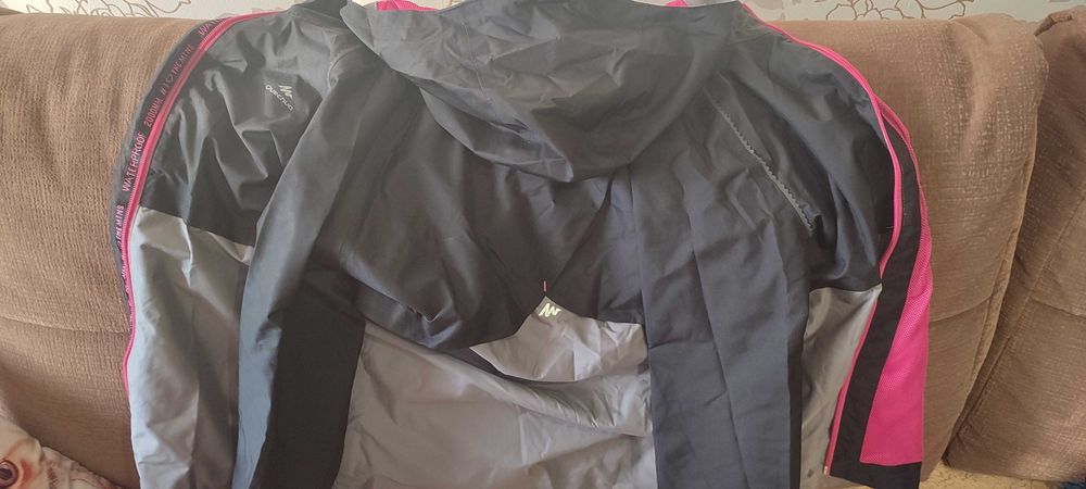 Продам куртку и плащ на девочку