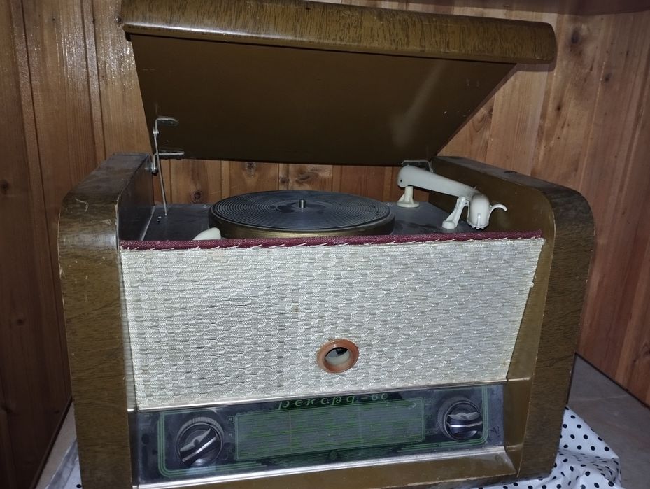 Продам радио, Рекорд 60.Раритет.
