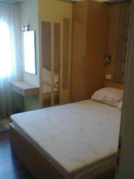 Дава се под наем Двустаен апартамент в Бургас, Център - 53 кв.м за 204 € - Снимка #2
