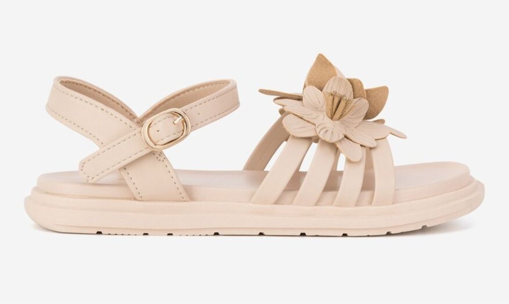 Бежови сандали за момиче 35 номер