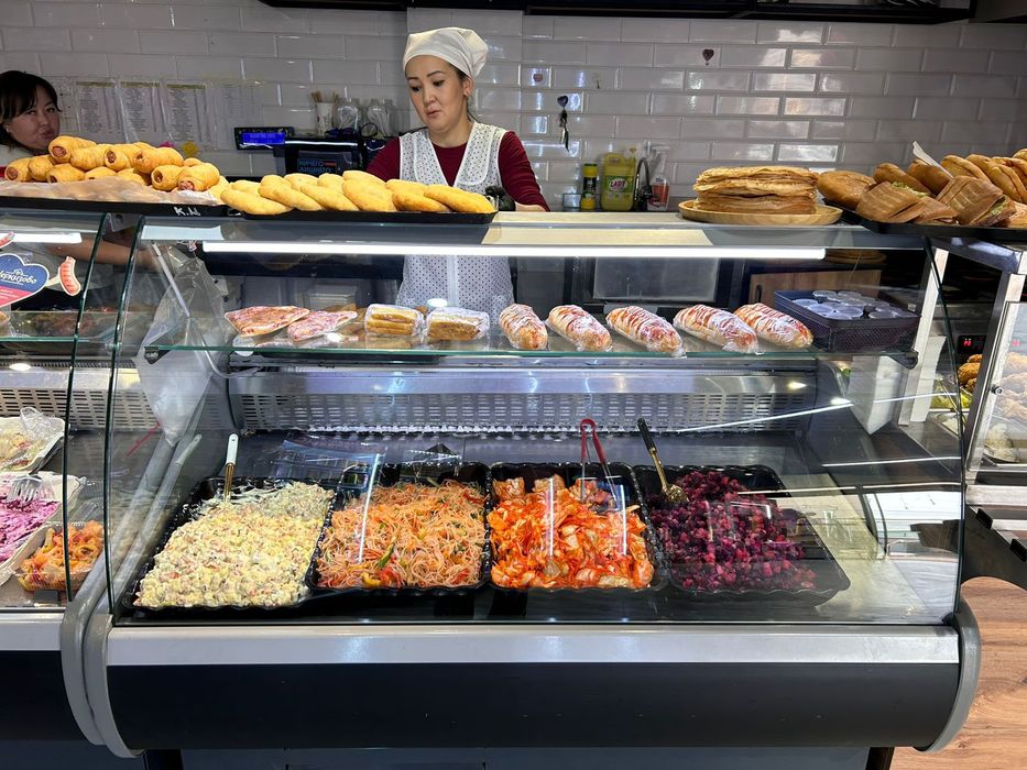 Продам витриный холодильник