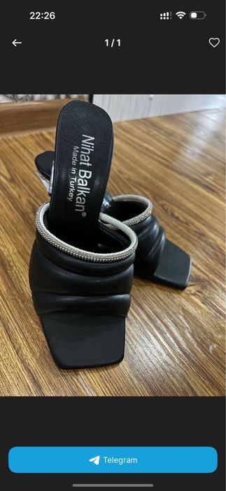 Босоножки на низких каблуках