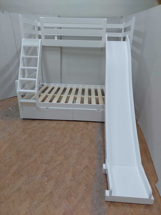 TRANSPORT GRATUIT.Pat etajat cu tobogan cod 3019