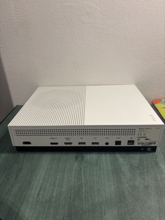 XBox One S.