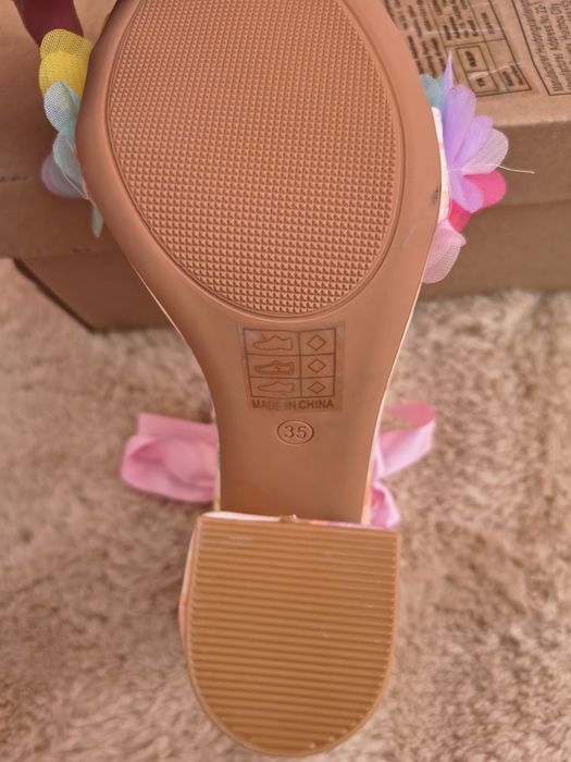 Обувки с висок ток