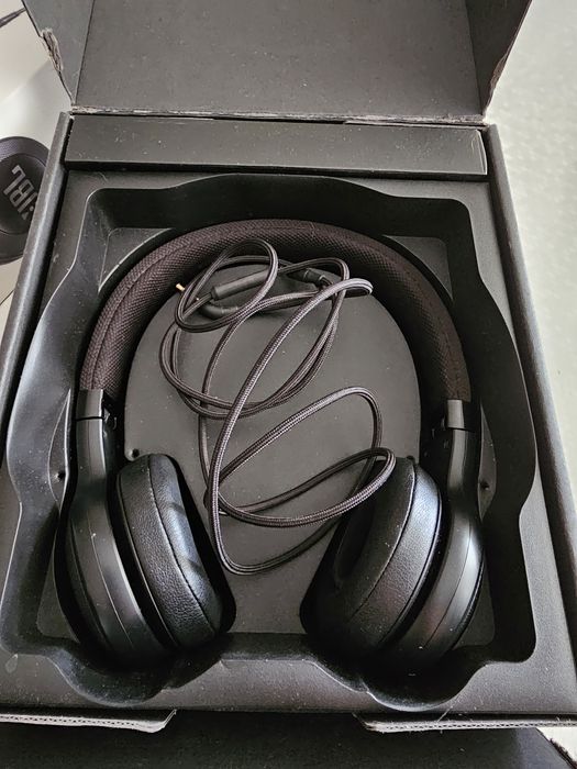 Наушники  JBL E35